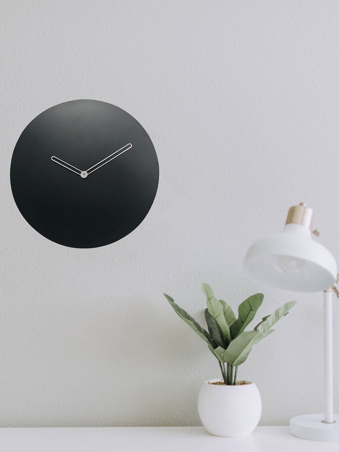 Crimson Knot Black Traditional Round Wall Clock-picture-11