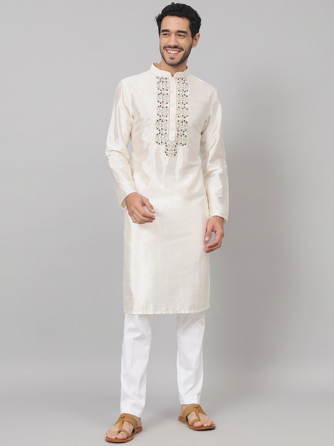 HILO DESIGN Ethnic Motifs Embroidered Mandarin Collar Cotton Silk Kurta-picture-19