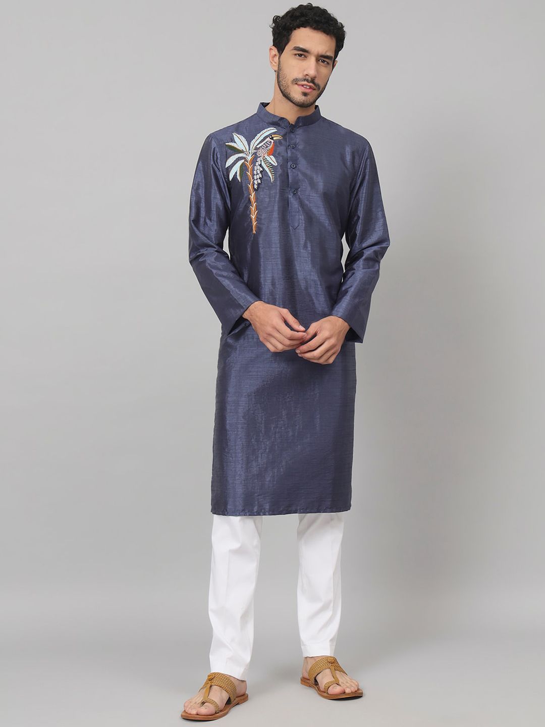 HILO DESIGN Floral Embroidered Mandarin Collar Cotton Silk Straight Kurta-picture-12