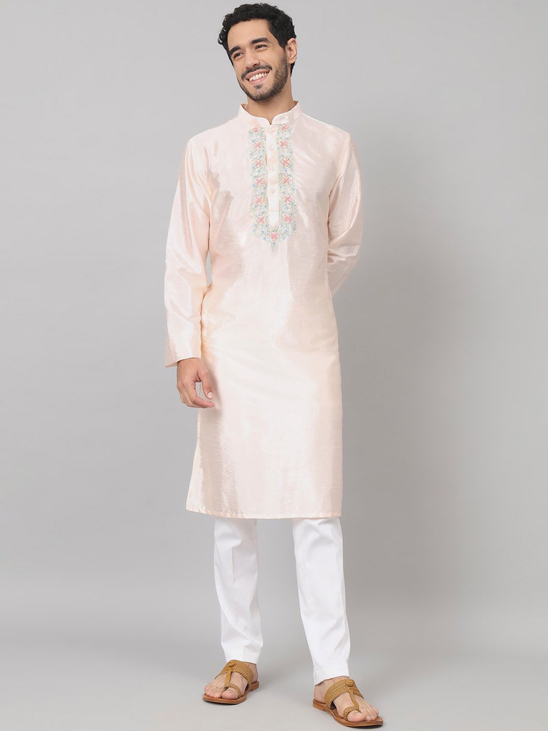 HILO DESIGN Ethnic Motifs Embroidered Mandarin Collar Cotton Silk Kurta-picture-21