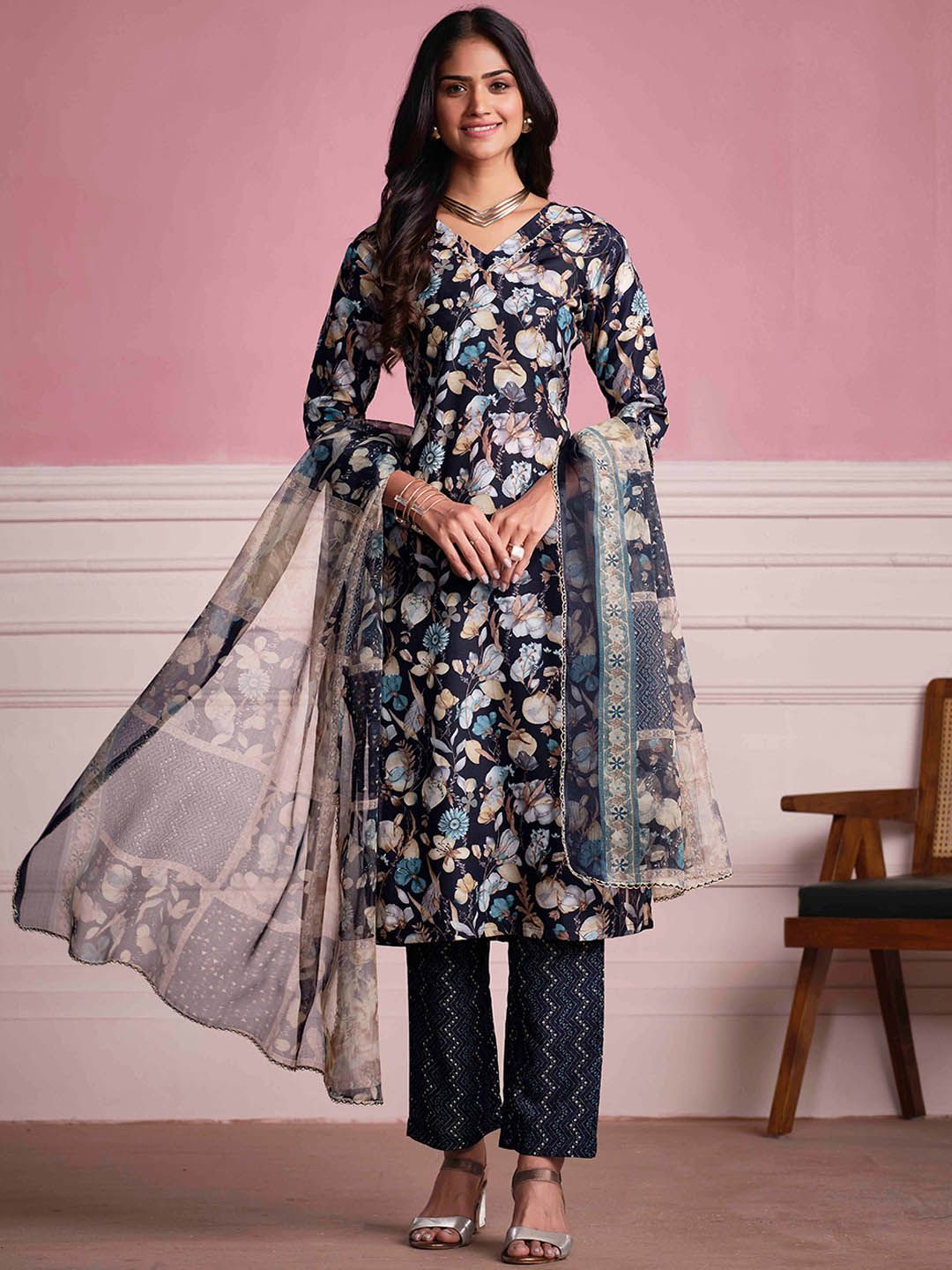 sangria x fwd Sangria Floral Printed Staright Kurta With Trousers & Dupatta-picture-22