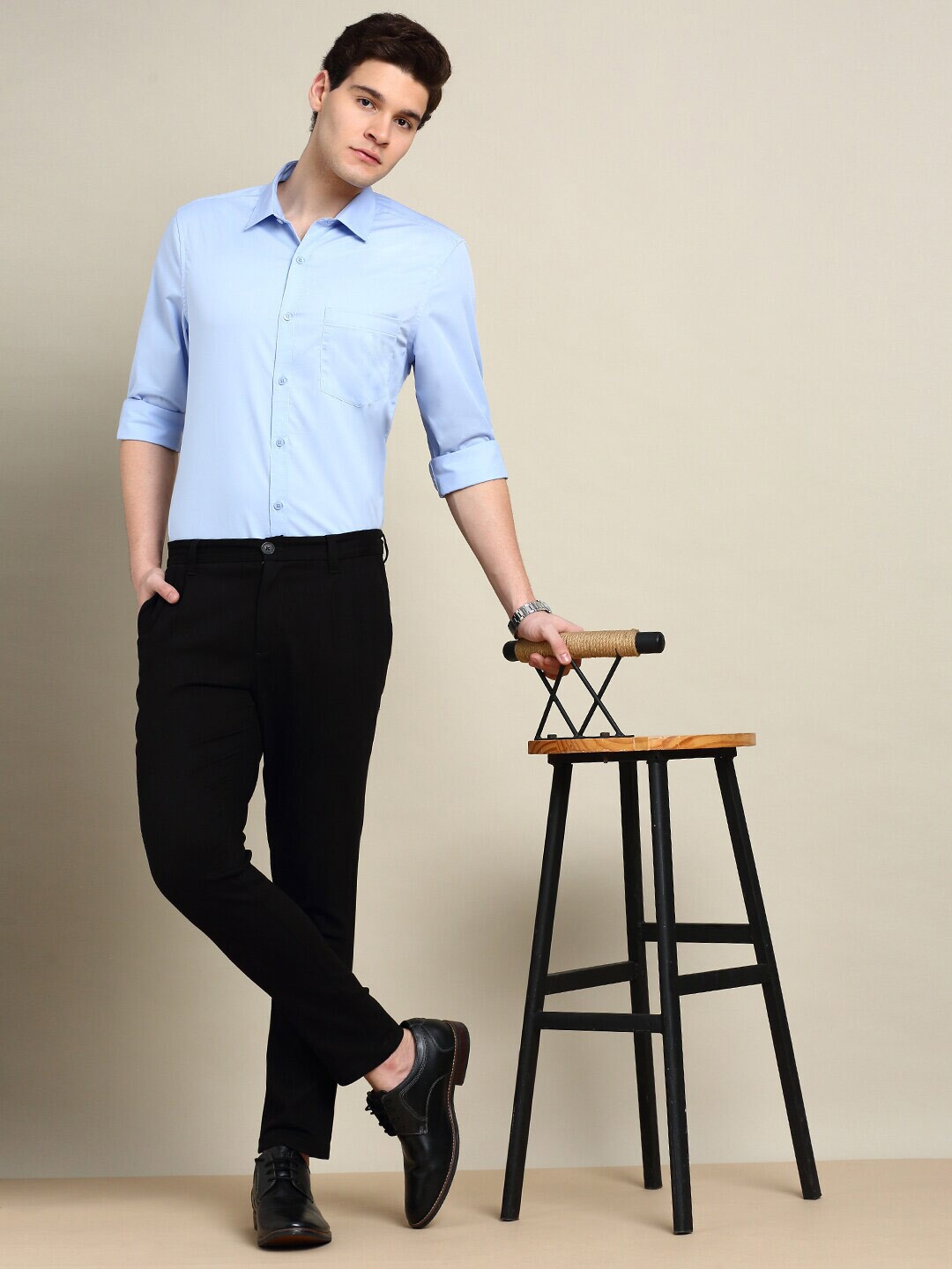 INVICTUS Standard Slim Fit Spread Collar Long Sleeve Cotton Formal Shirt