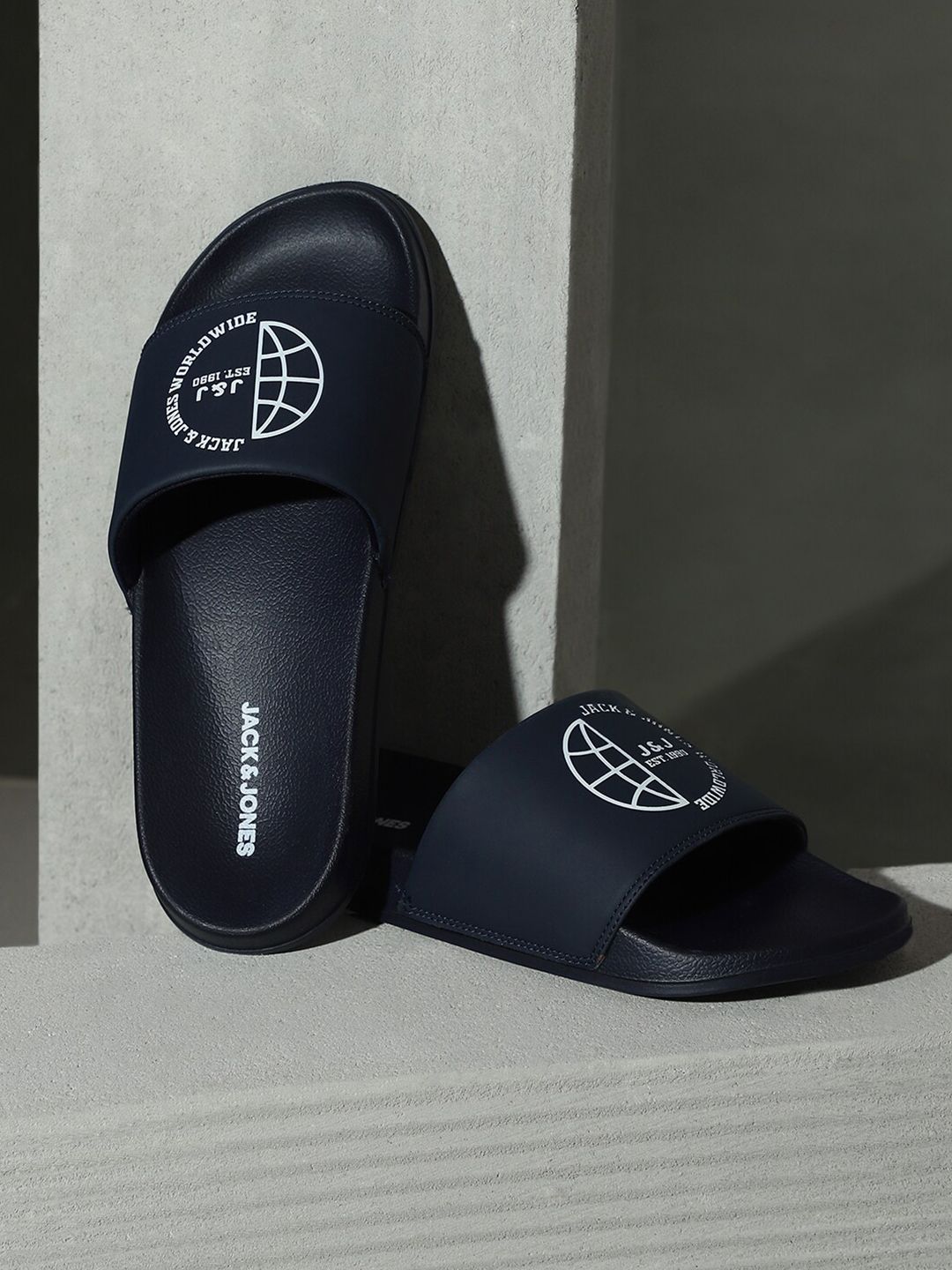 Jack & Jones Men BRUCE WORLD Printed Sliders-image-44