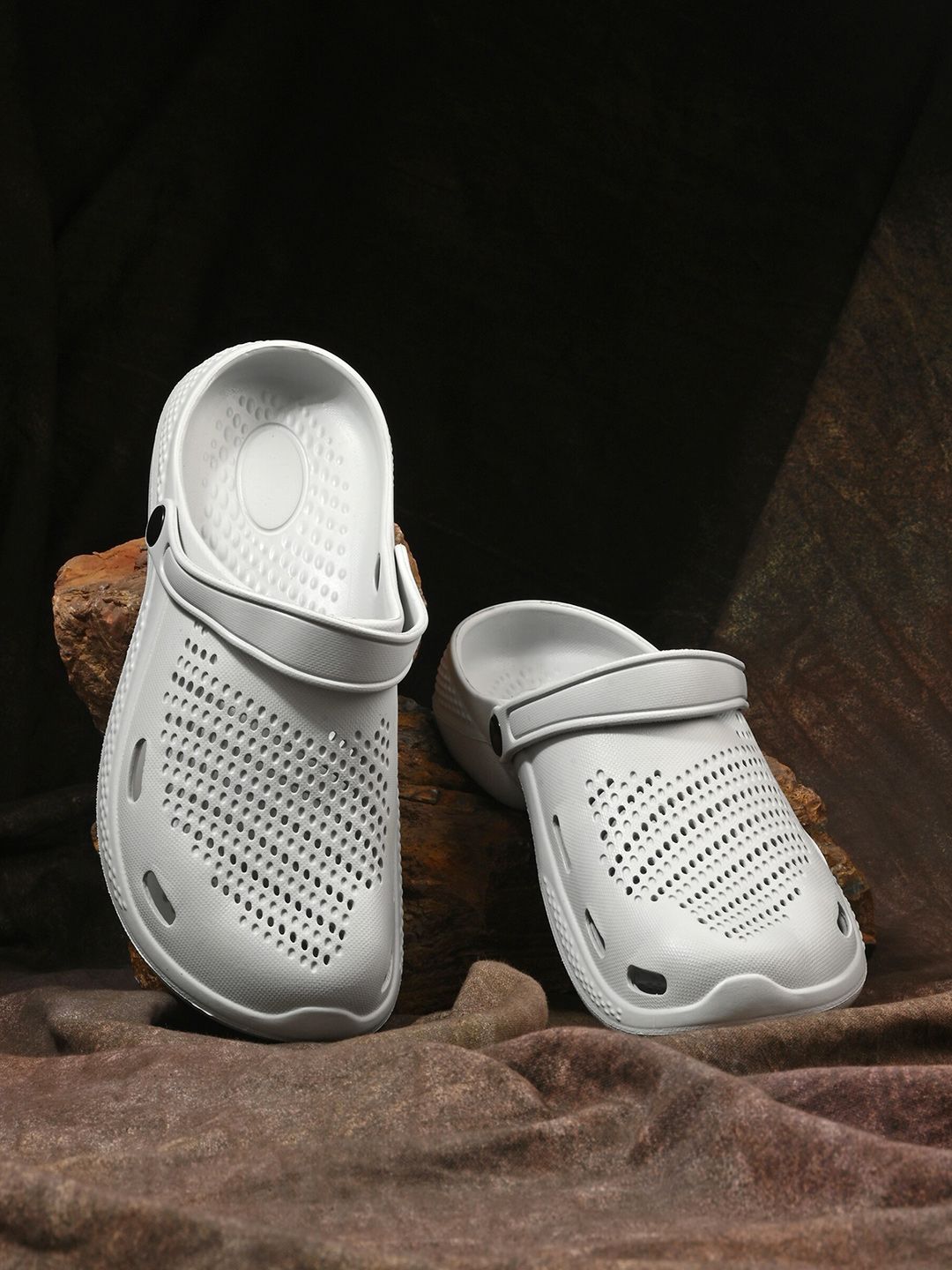 AfroJack Men Grey Self Design Croslite Clogs-image-18