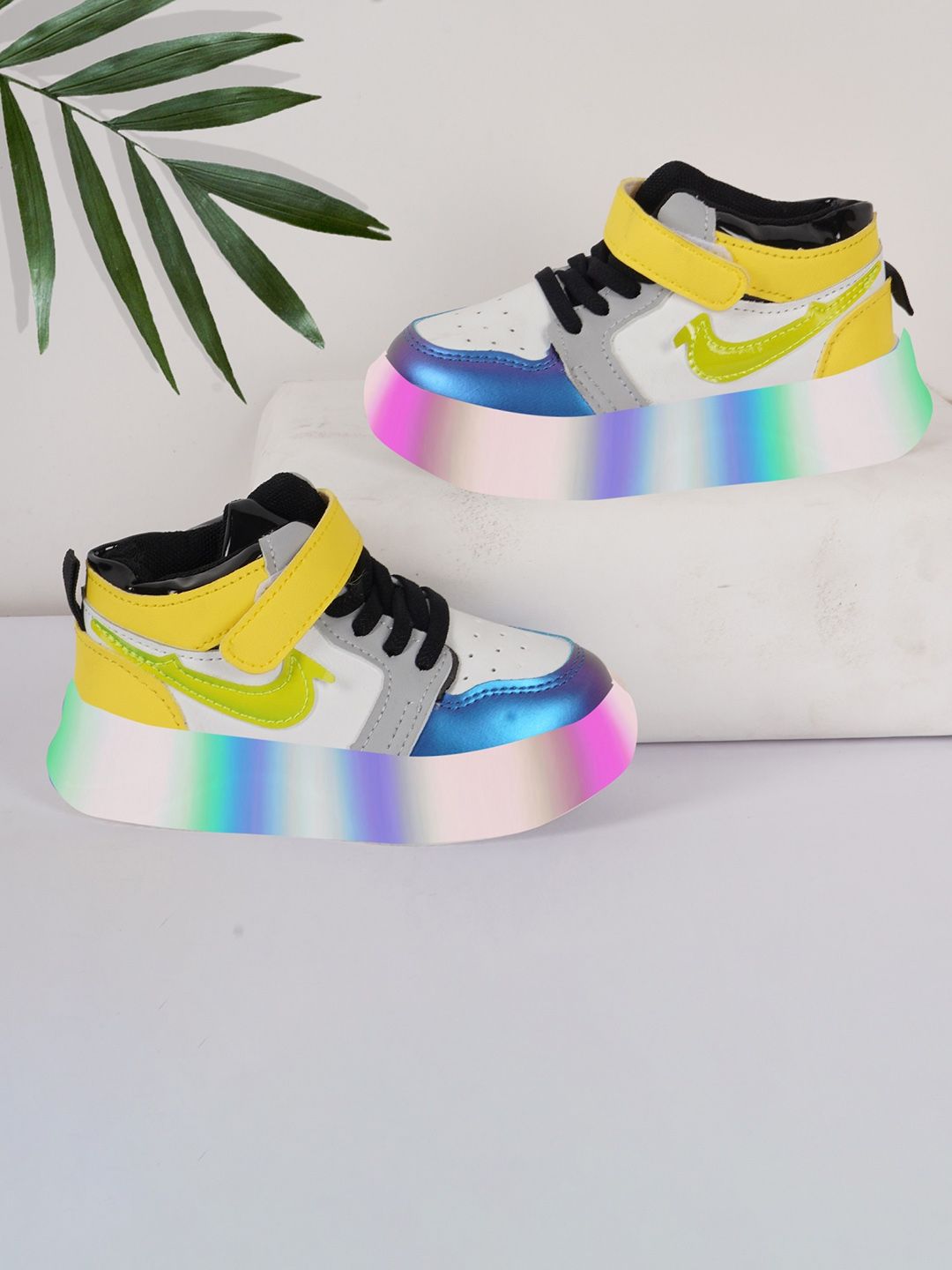 BAESD Kids Colourblocked Lightweight Led Light Sneakers-picture-23