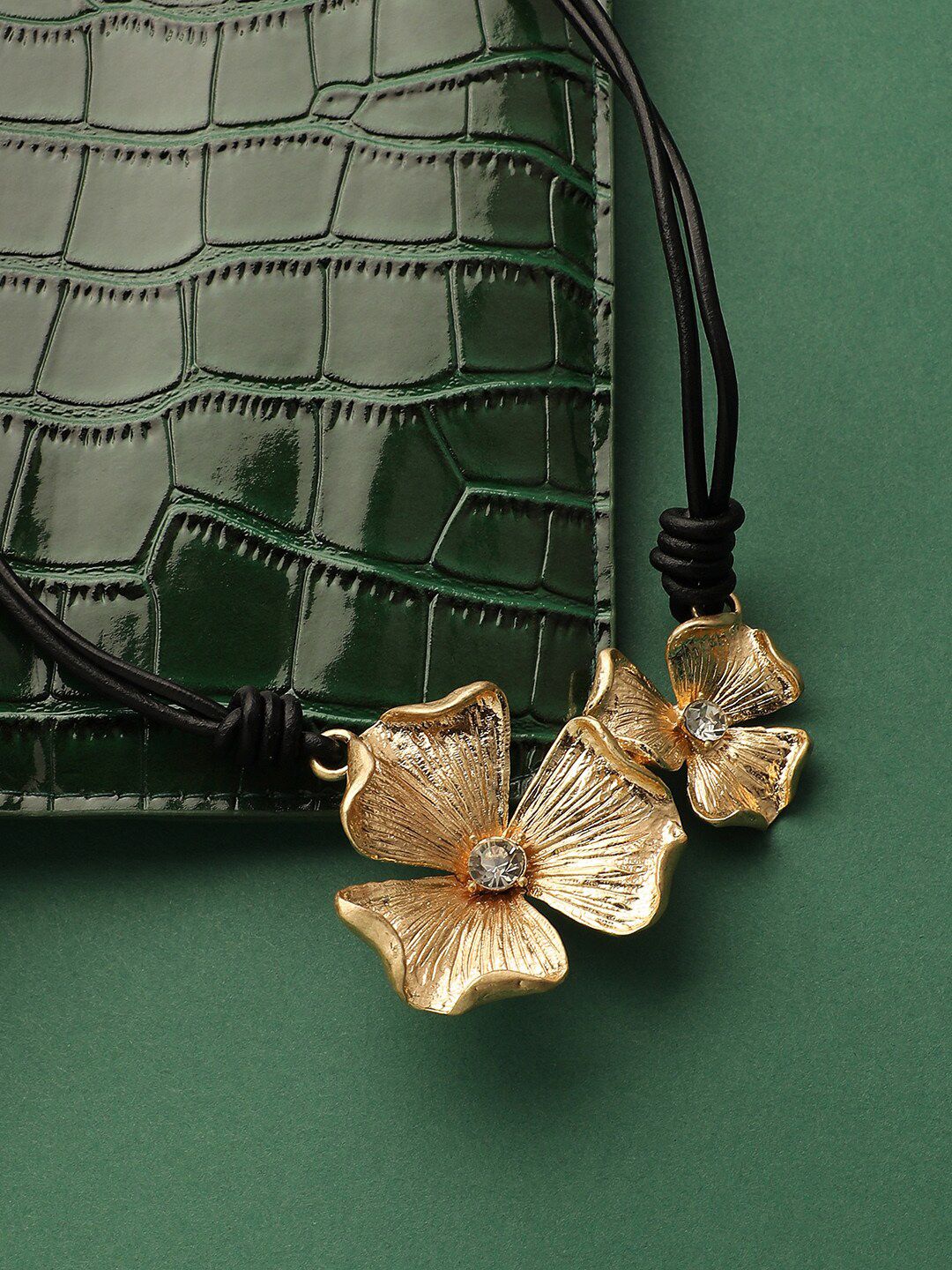 SOHI Gold-Plated Artificial Stones Studded Necklace-picture-3