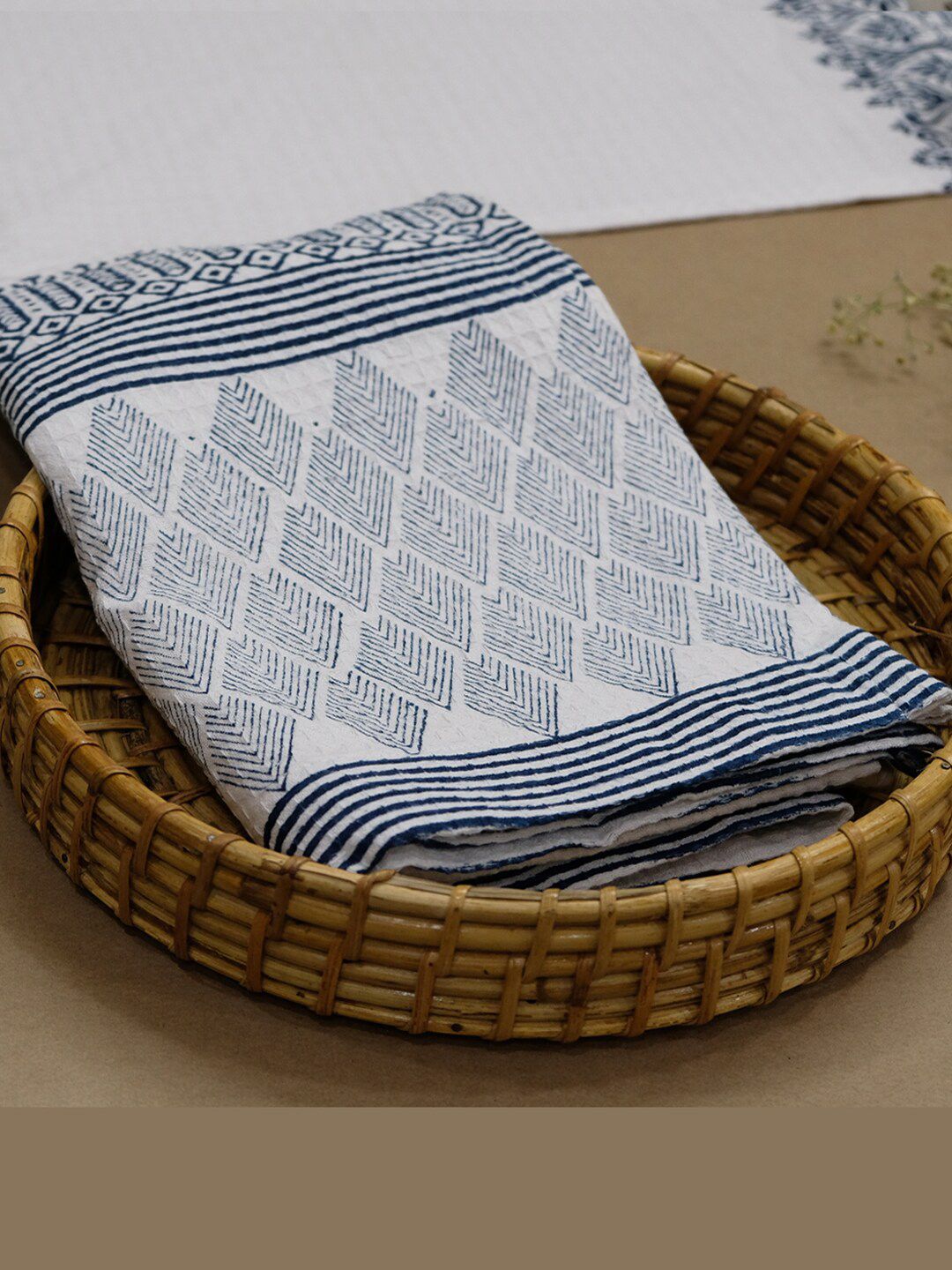 DESIGN GAATHA White & Blue Geometric Printed 350 GSM Cotton Bath Towel-picture-31