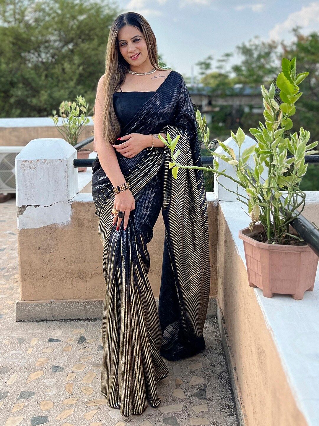 Anouk Black Embellished Sequinned Pure Georgette Saree-picture-25