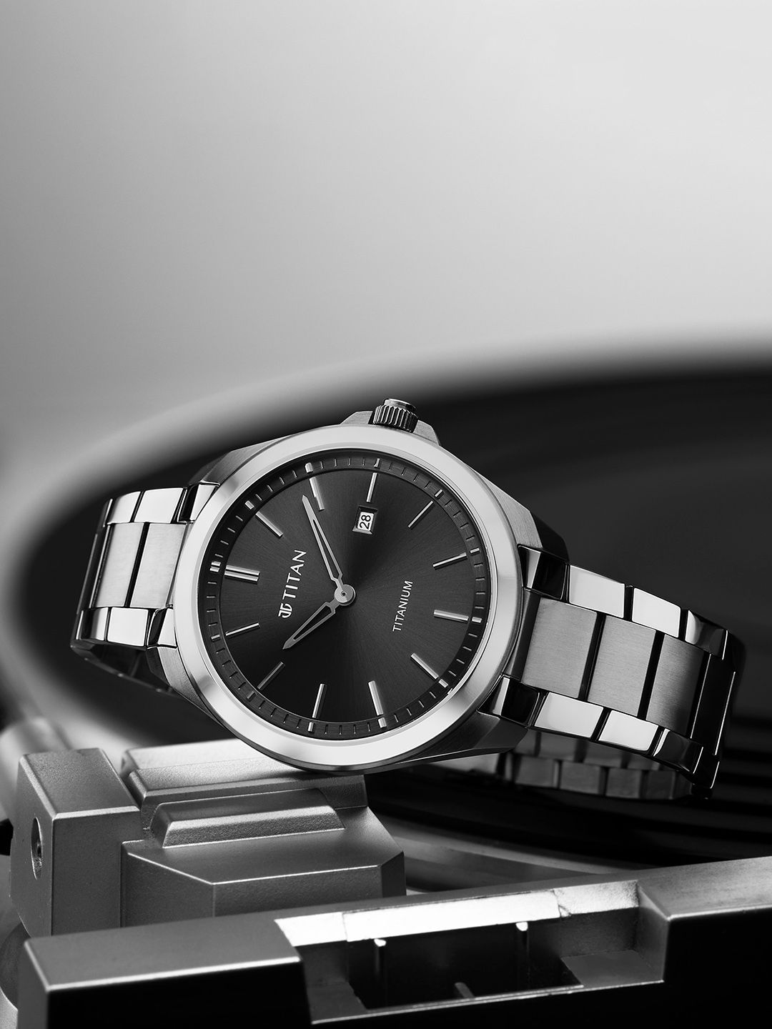 Titan Men Brass Dial & Stainless Steel Straps Analogue Watch 90177TM03-picture-10