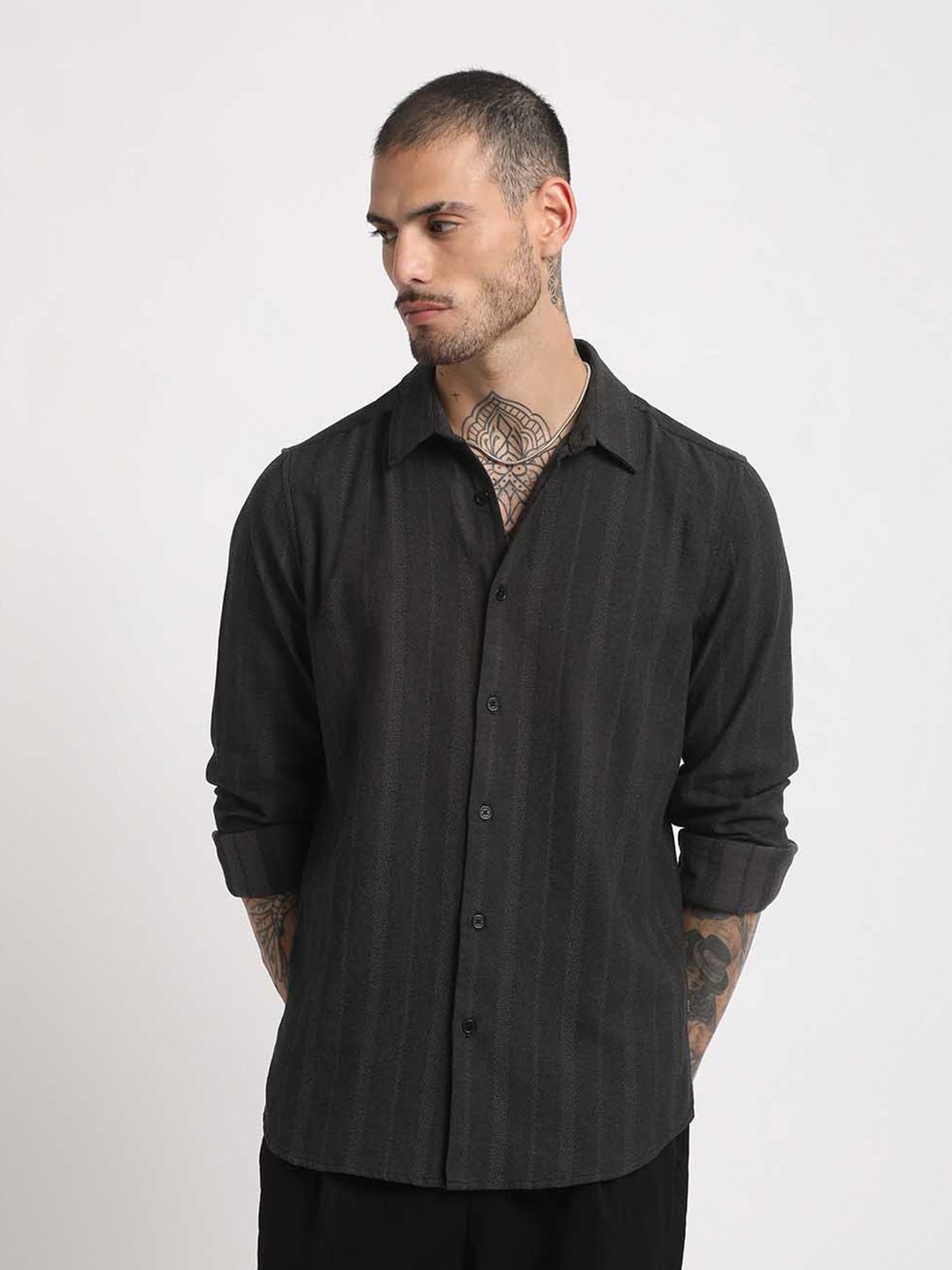 THE BEAR HOUSE Slim Fit Vertical Striped Twill Weave Casual Shirt
