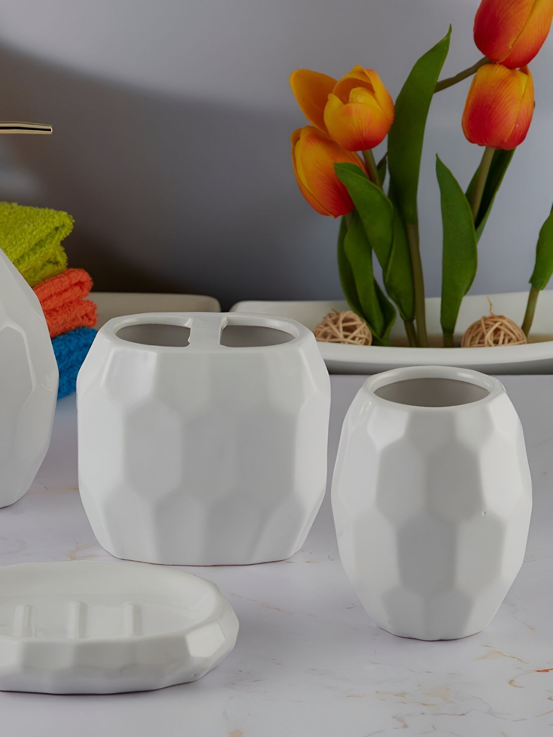 Kookee White 4 Piece Abstract Bath Accessories Set-image-1