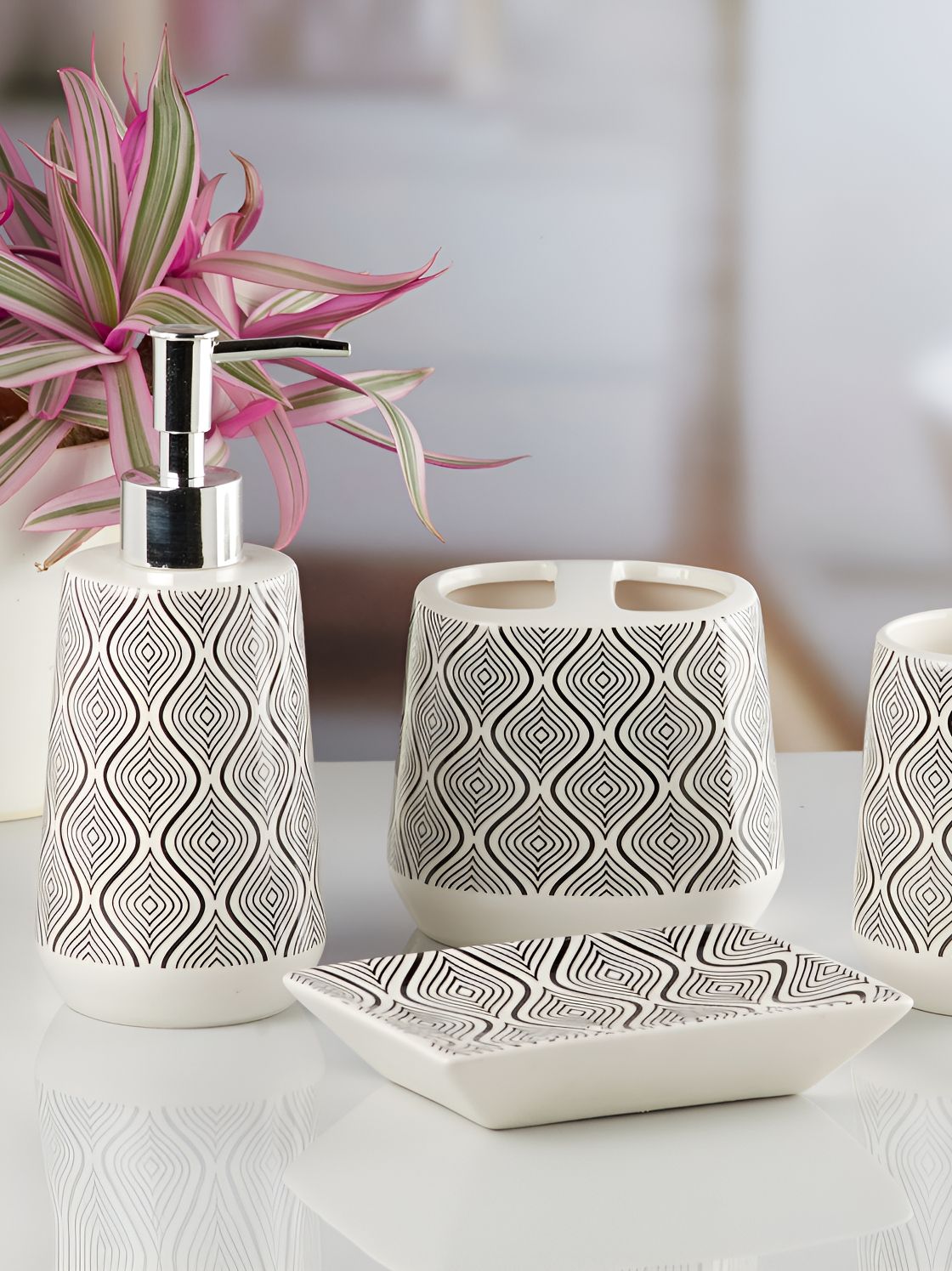 Kookee White 4 pieces Abstract Ceramic Bath Accessories Set-image-32