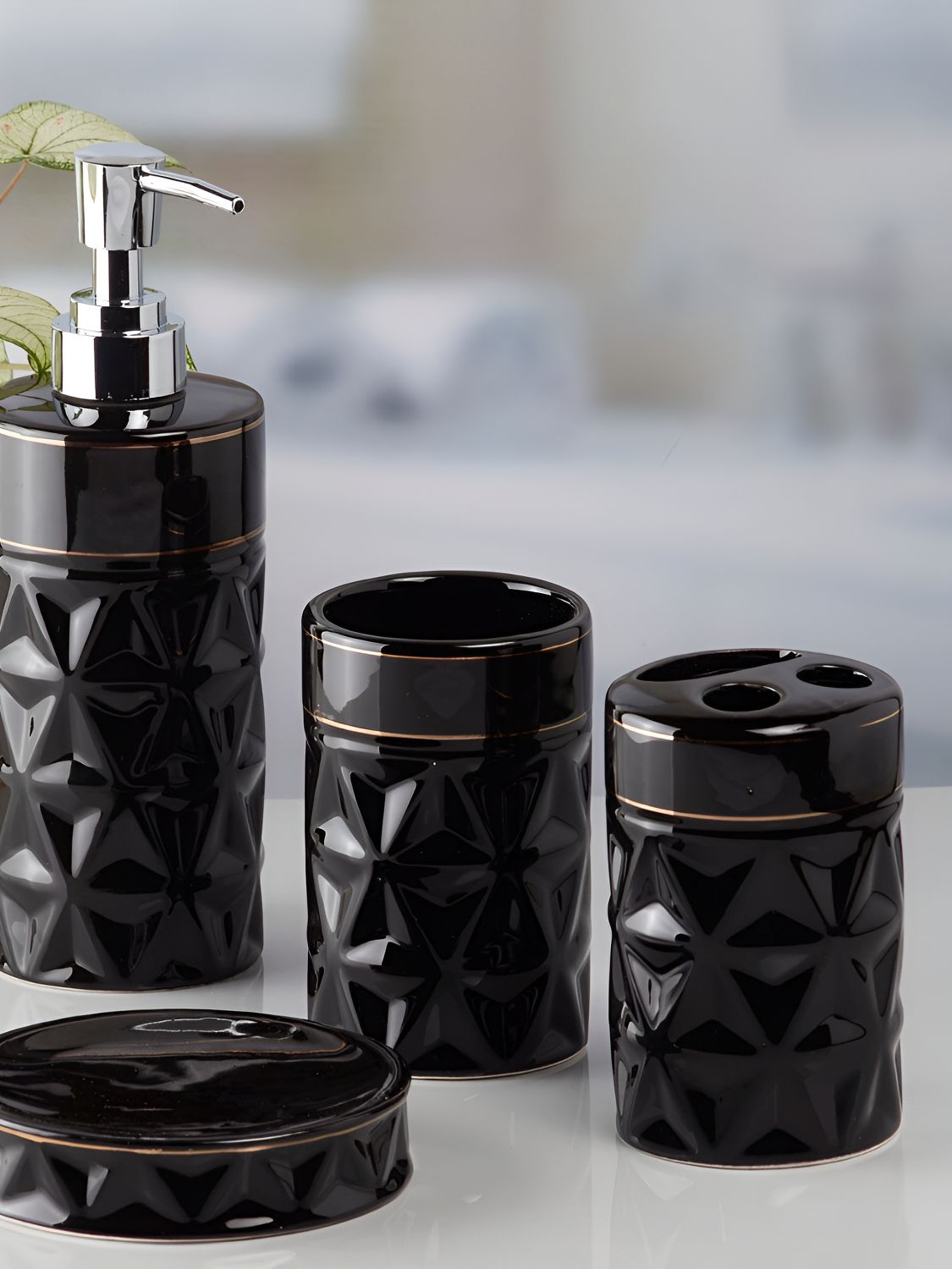 Kookee Black 4 pieces Abstract Ceramic Bath Accessories Set-picture-24