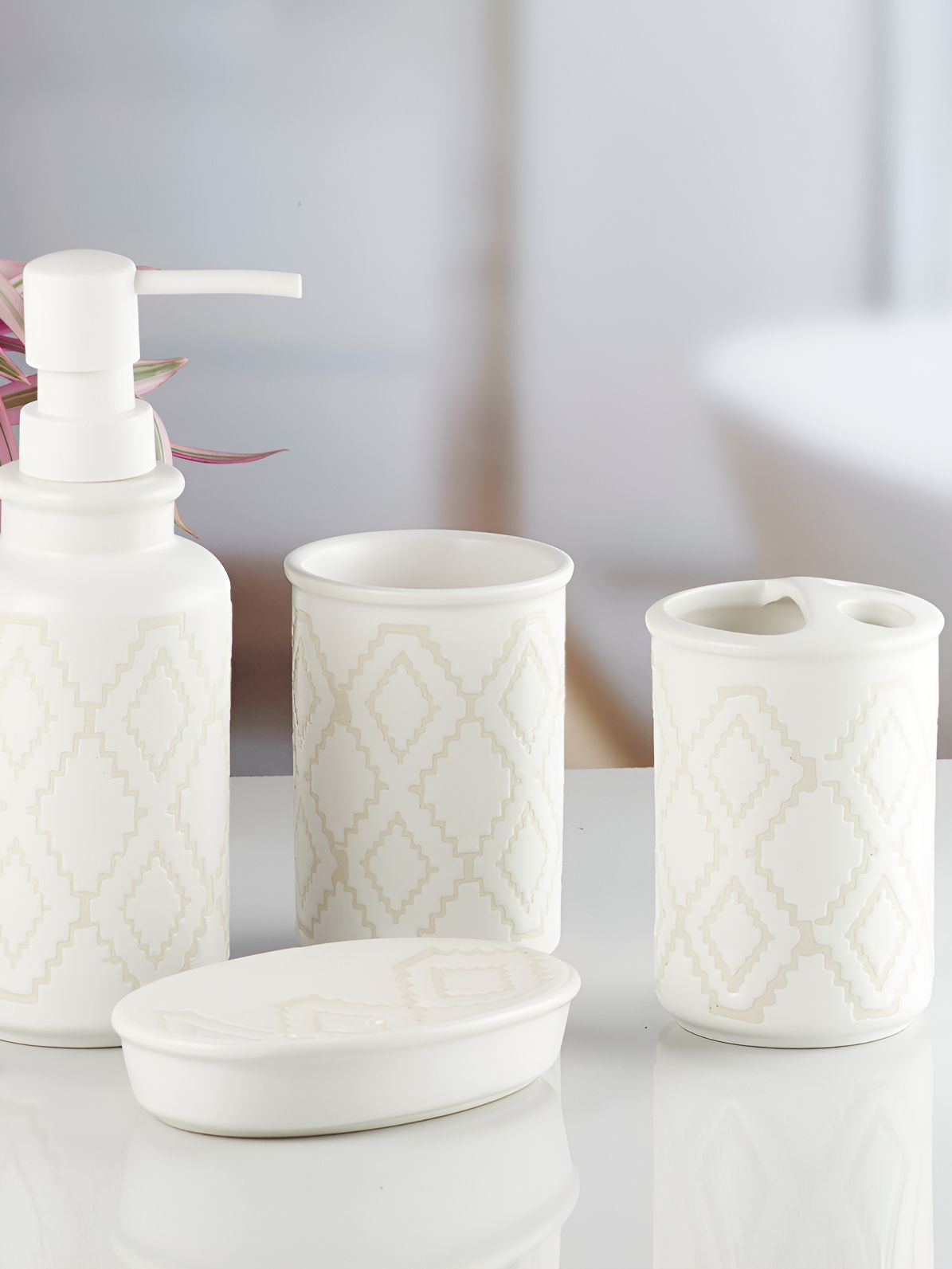 Kookee White 4 Pieces Ceramic Textured Bath Accessories Set-image-47