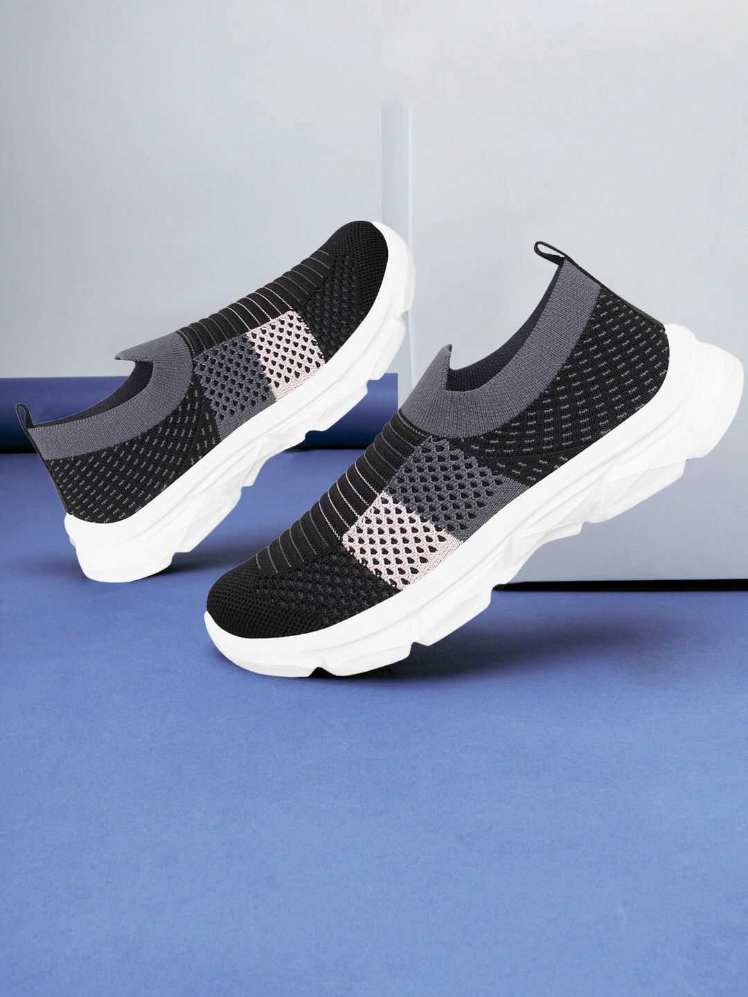 YK Girls Black Textured Contrast Sole Comfort Insole Flyknit Slip-On Sneakers-picture-17