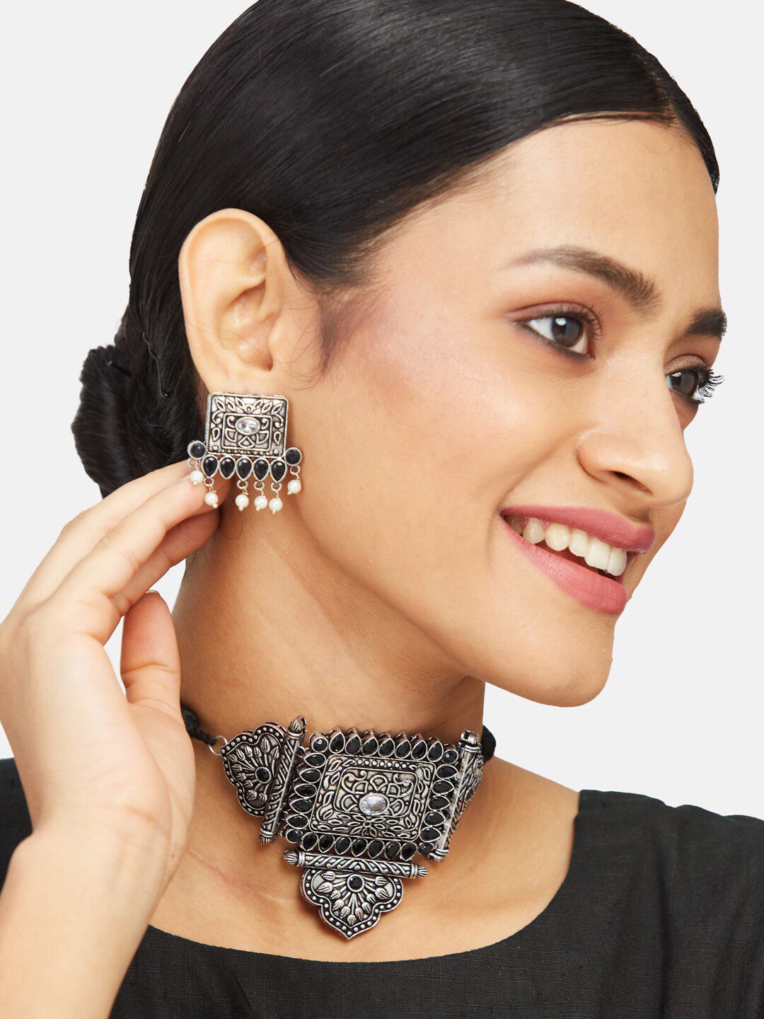 ATIBELLE German Silver Plated Stone Studded & Beaded Jewellery Set