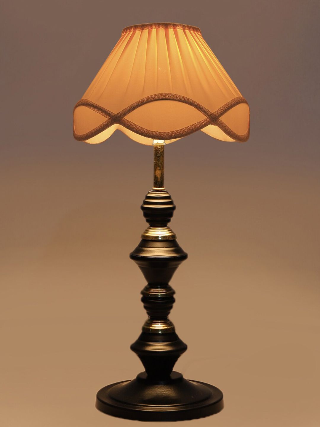 Devansh Off White & Black Traditional Frustum Cotton & Iron Table Lamp-image-38