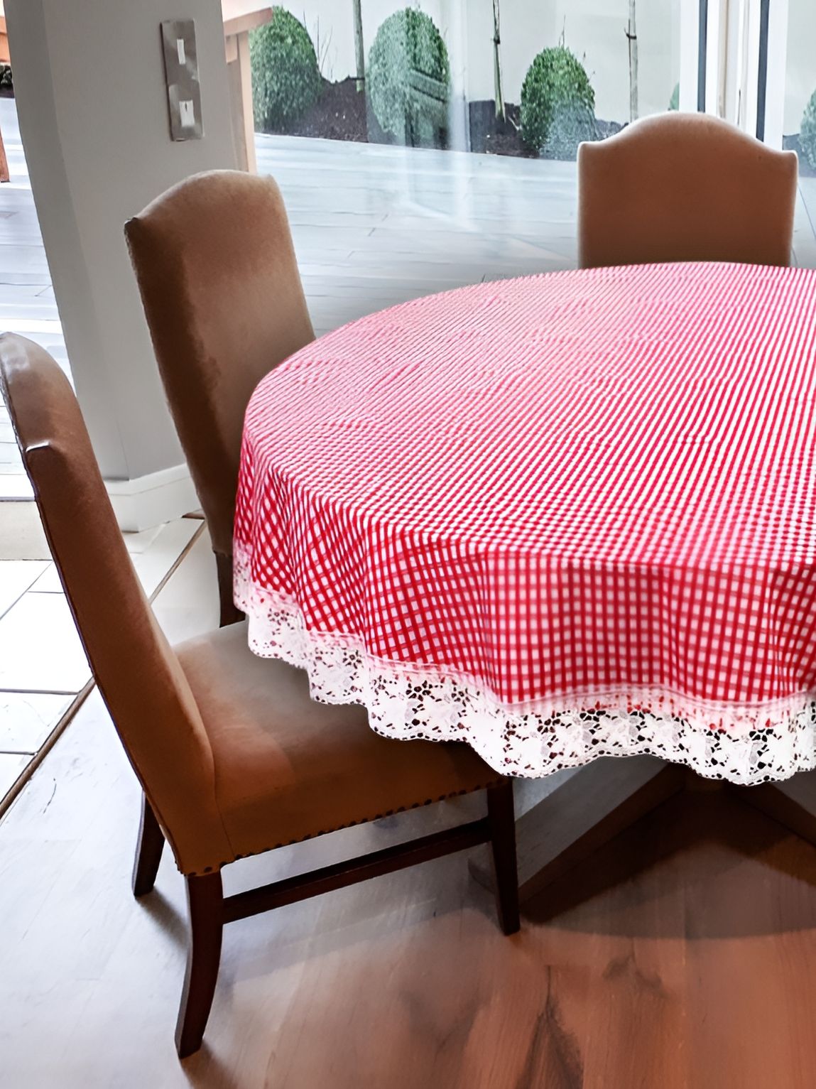 Stylista Red Waterproof Round 6-Seater Table Cover-picture-34
