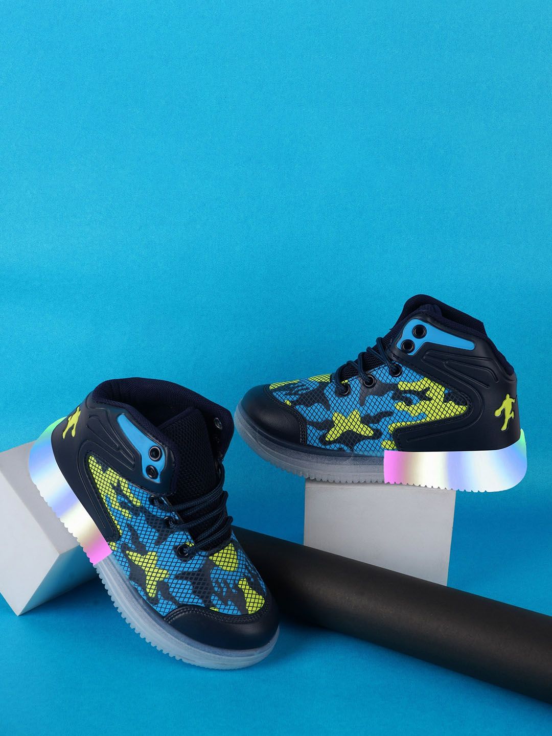 BAESD Kids Colourblocked Lightweight Anti-Slip Round Toe LED Sneakers-picture-10