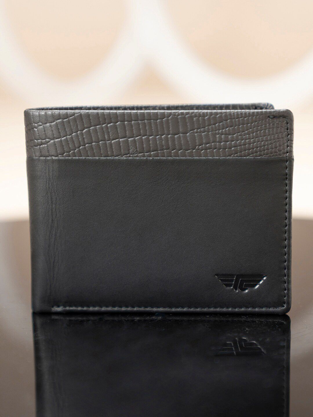 Red Tape Men Textured Leather Two Fold Wallet-picture-24