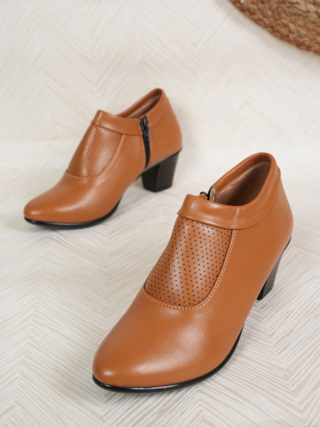 Mast & Harbour Women Mid Top Block Heeled Boots-image-20