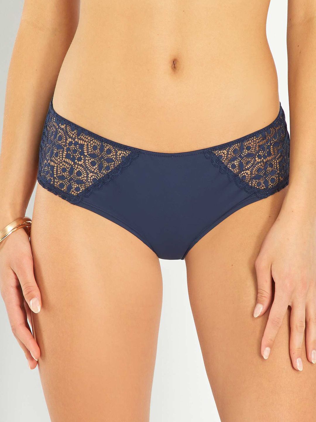 KIABI Self Design Mid-Rise Lace Basic Brief-picture-49