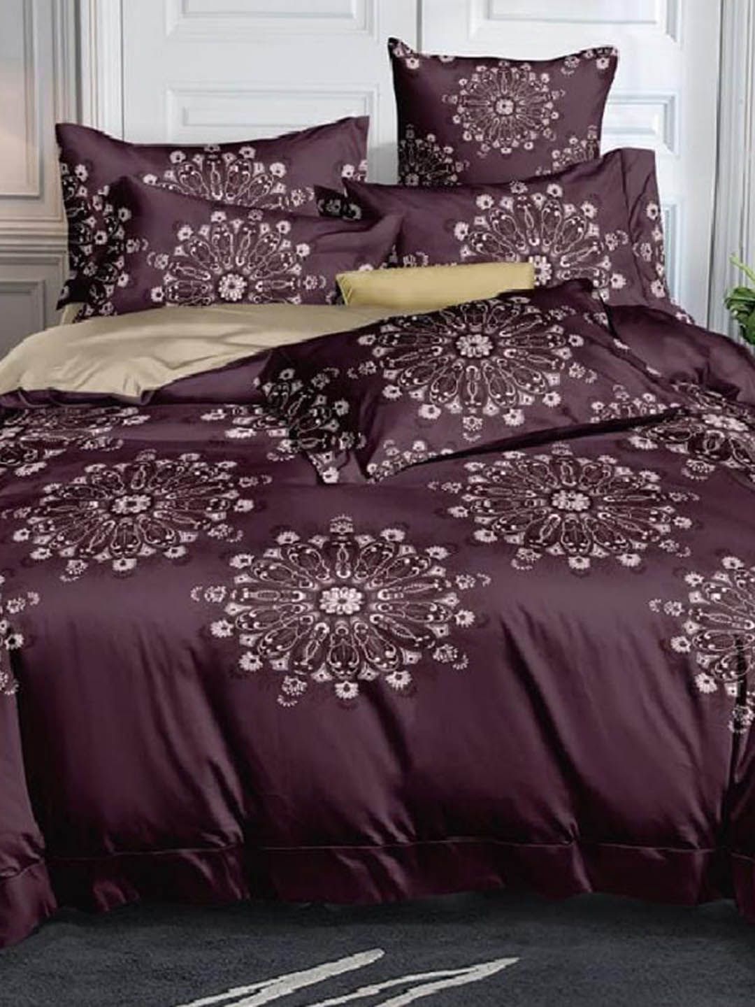 Laying Style Purple 4 Pieces Ethnic Printed Double King Sized Bedding Set-image-35
