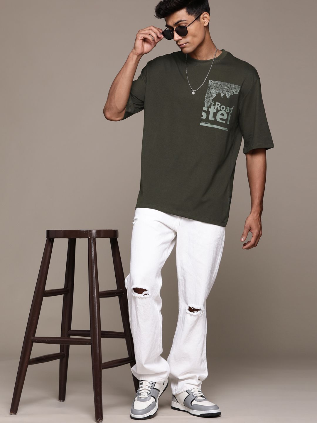 The Roadster Lifestyle Co. Printed Drop-Shoulder Sleeves Oversized T-shirt
