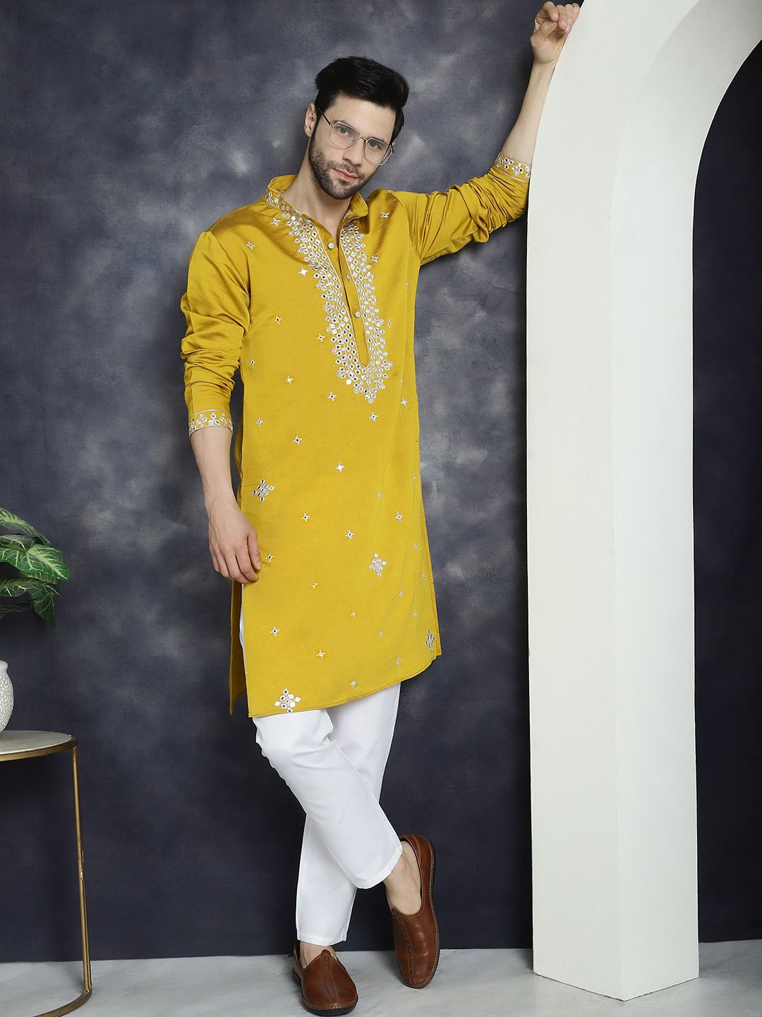 Jompers Geometric Embroidered Mandarin Collar Mirror Work Cotton Silk Straight Kurta