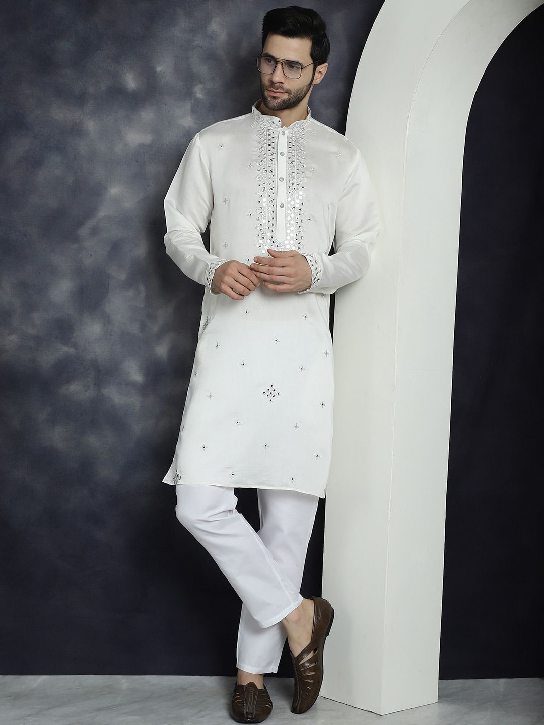 Jompers Embroidered Flared Sleeves Thread Work Strigth Kurta
