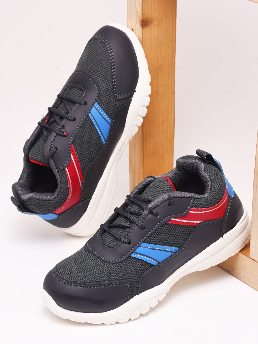 YK Boys Textured Lightweight Comfort Insole Contrast Sole Lace-Up Sneakers-picture-11