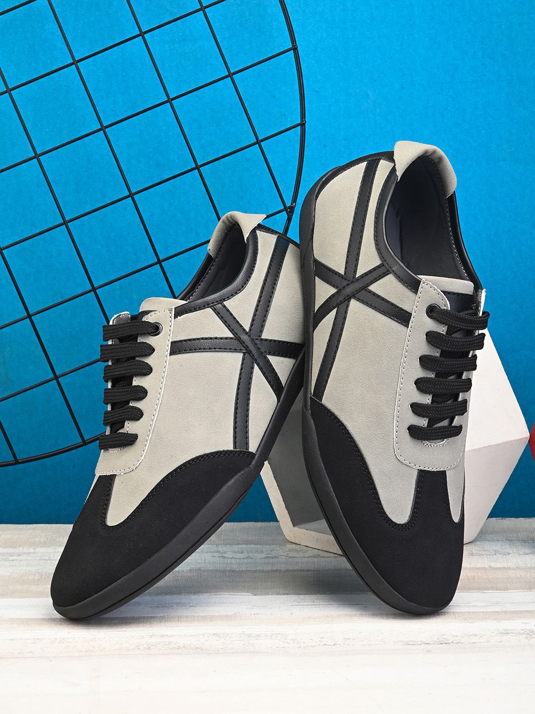 The Roadster Lifestyle Co. Men Black Lightweight Round Toe Sneakers-picture-38