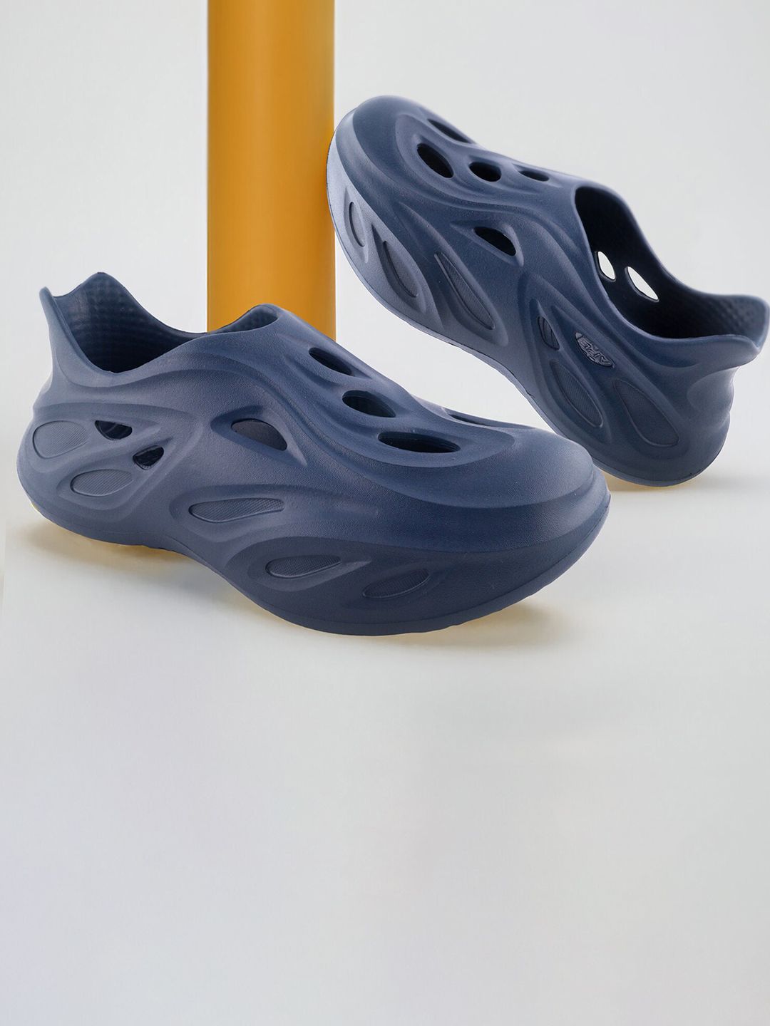 Red Tape Men Rubber Clogs-picture-51