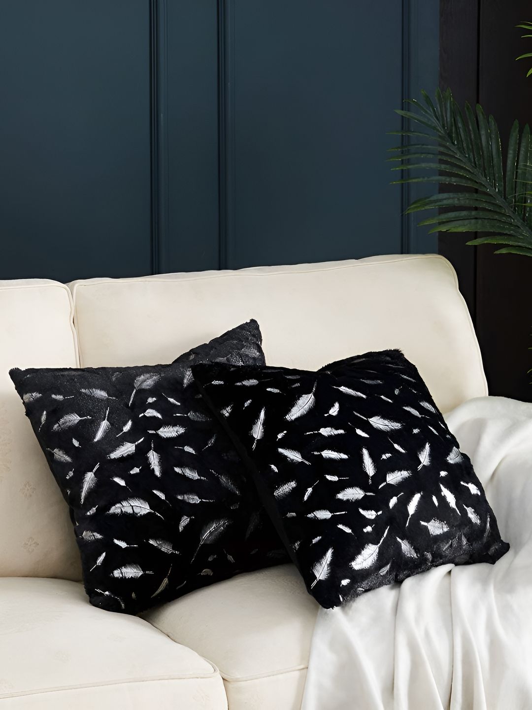 MONKDECOR Black & White Set of 2 Floral Velvet Square Cushion Covers-image-38