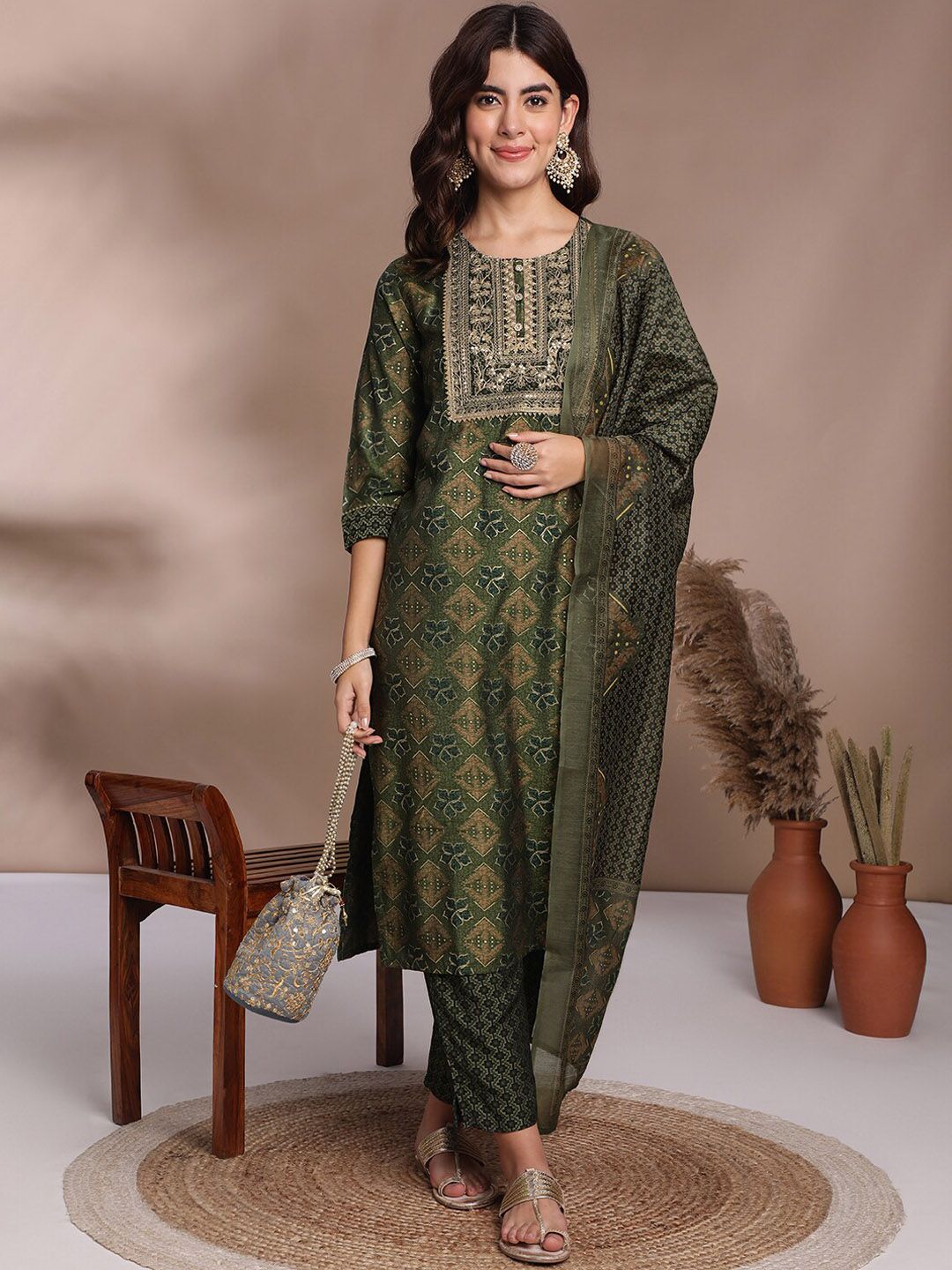 Anouk Women Floral Embroidered Regular Kurta with Trousers & With Dupatta-picture-23