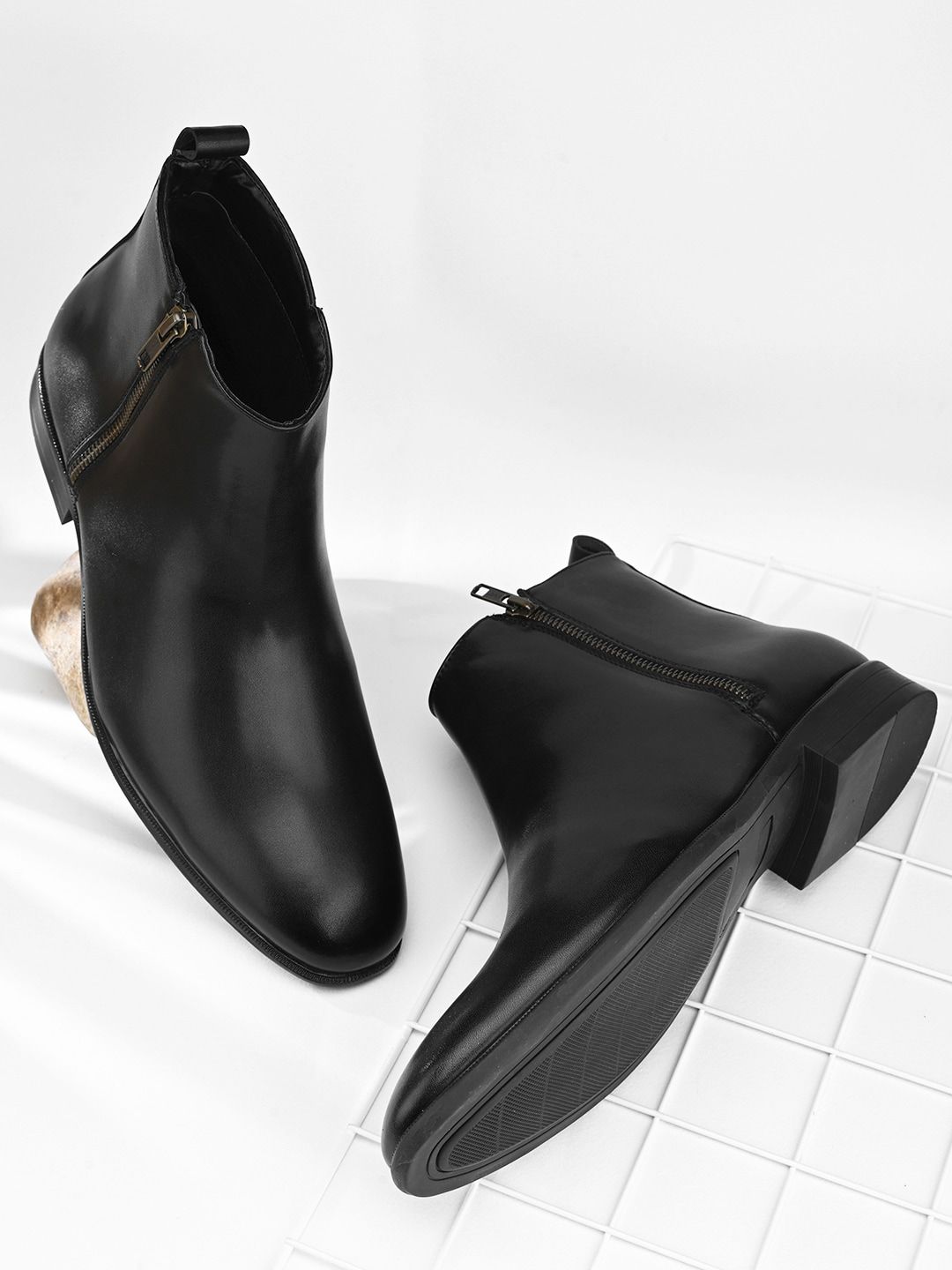 The Roadster Lifestyle Co. Men Black Mid Top Zip Closure Chelsea Boots