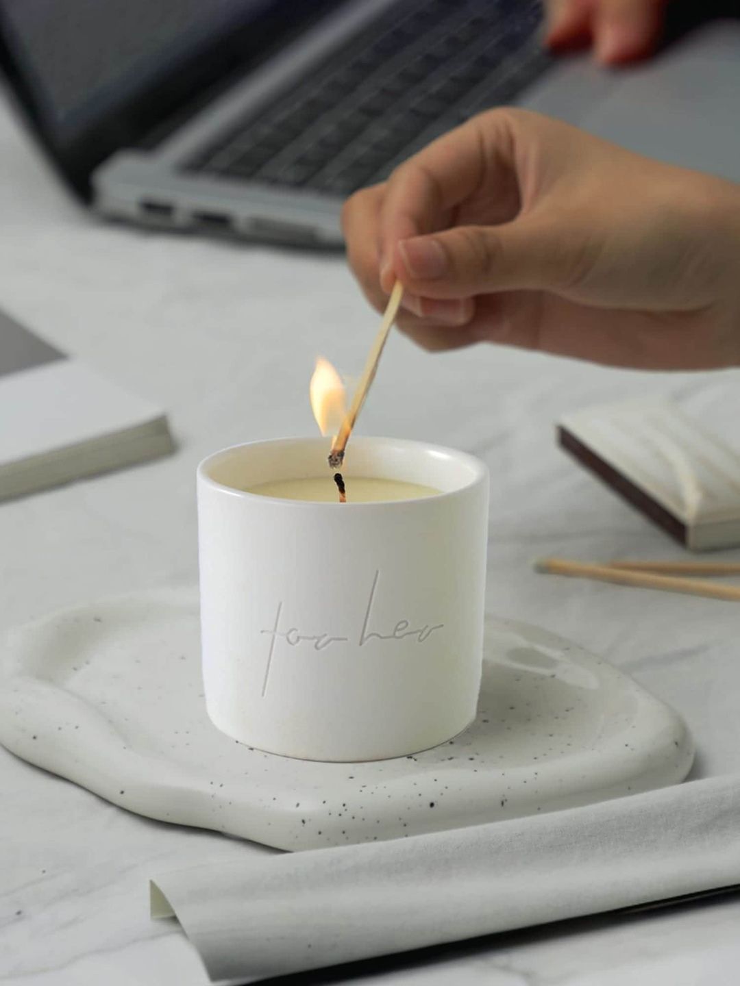 UMAI White Textured Scented Jar Candle-picture-16