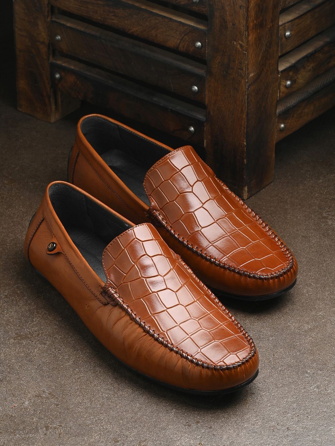 San Frissco Men Textured Lightweight Memory Foam Leather Loafers-picture-15