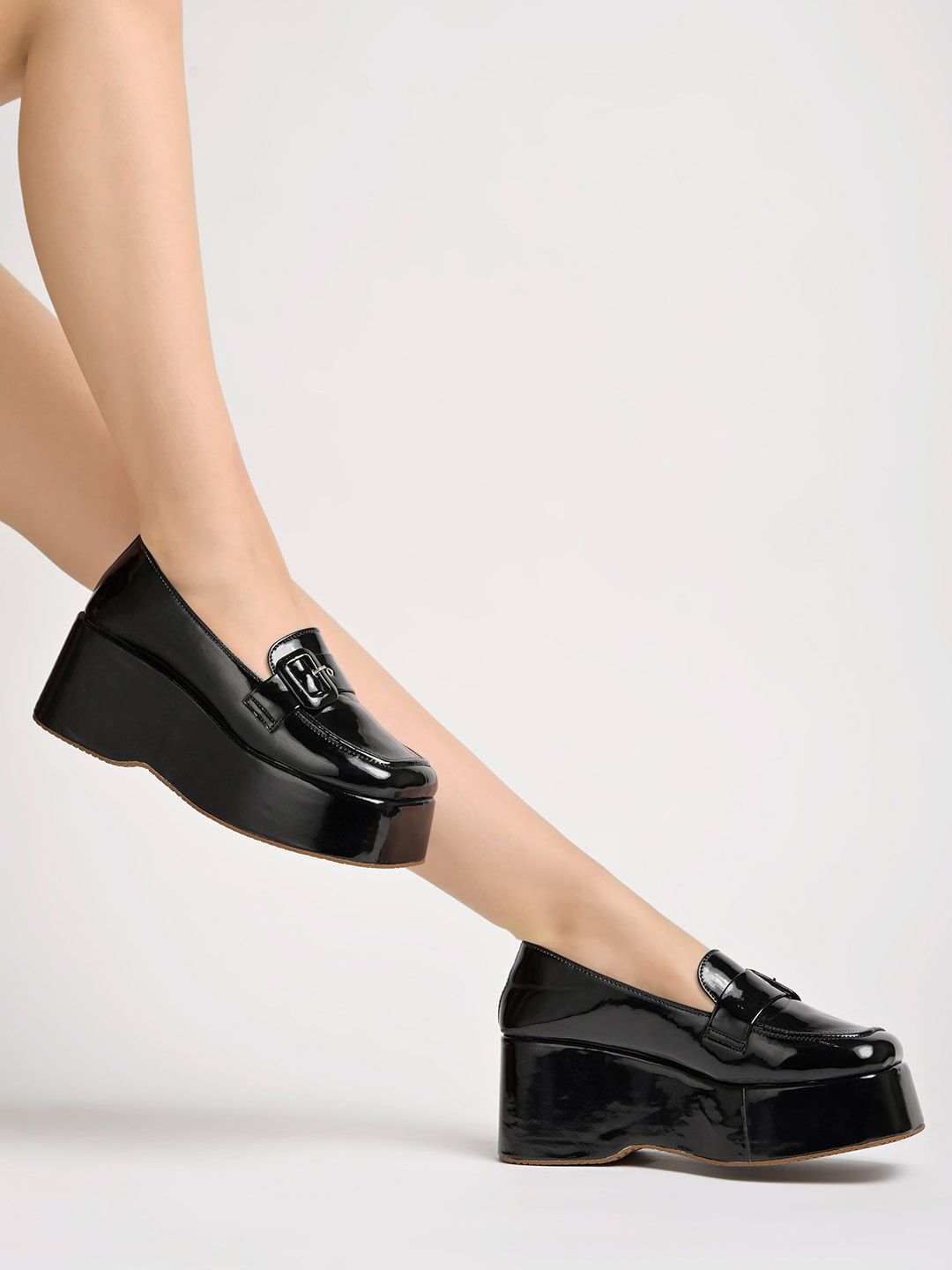 Shoetopia Girls Textured Block Pumps with Buckles