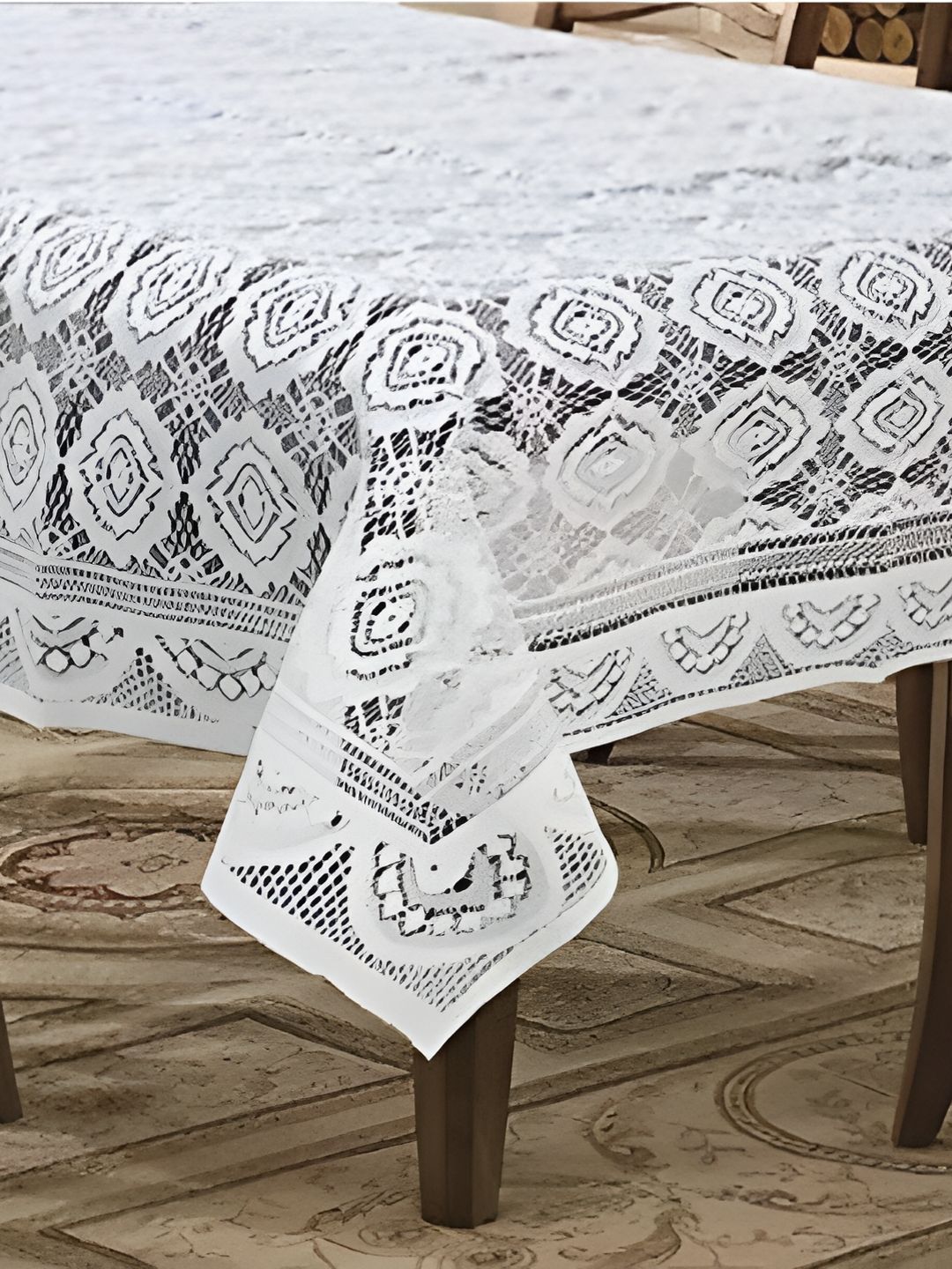 BIGGER FISH White Cotton 6-Seater Table Cover-picture-12