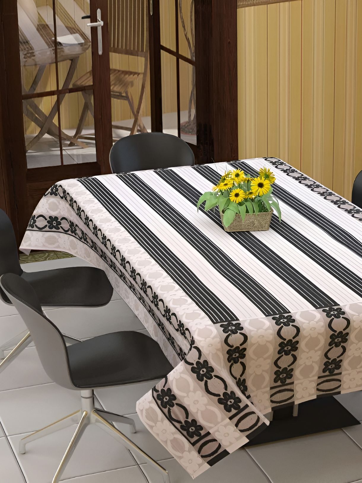 BIGGER FISH Black Cotton 6-Seater Table Cover-picture-37