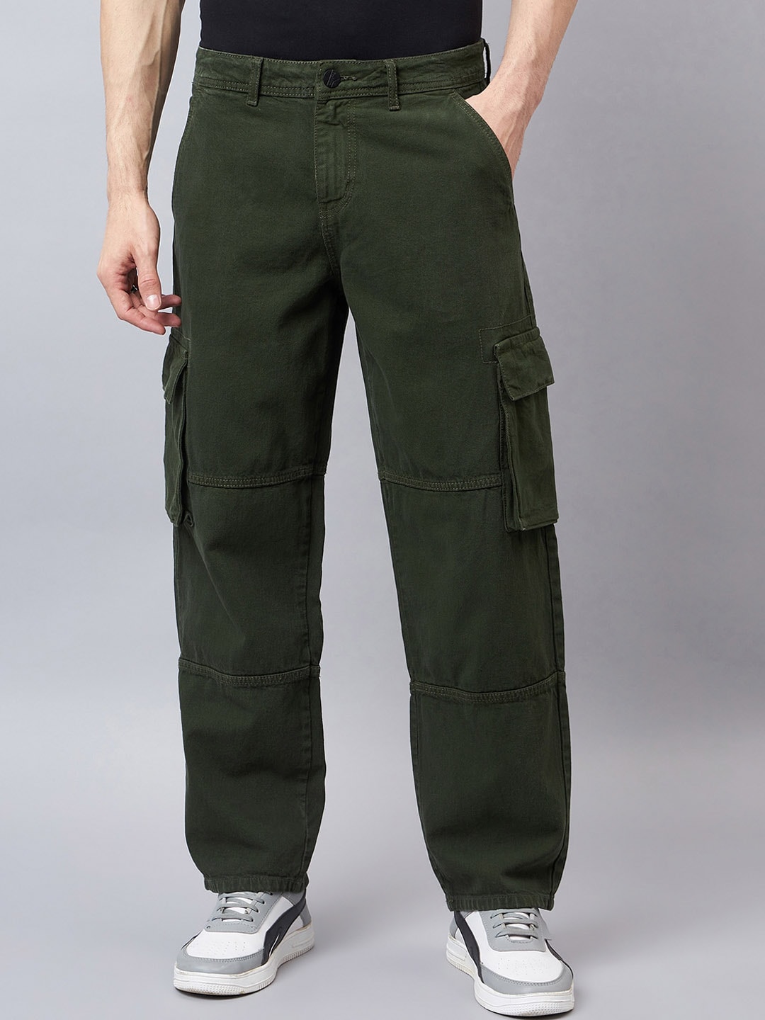 Style Quotient Men Green Relaxed Fit Mid Rise Clean Look Cotton Cargo Jeans
