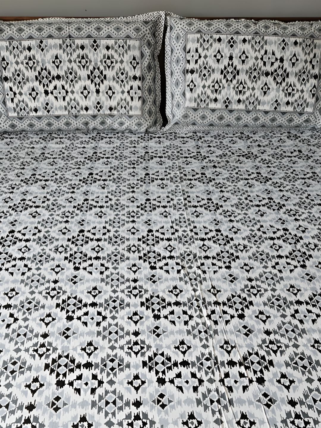 Feels Like Home Grey & White Ethnic Motifs 160 TC King Bedsheet with 2 Pillow Covers-picture-16