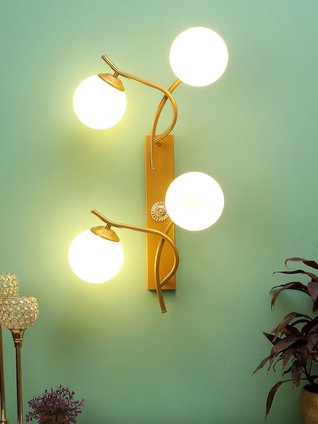 decorativeray Gold-Toned & White Abstract Shaped Metal Wall Lamp-picture-36