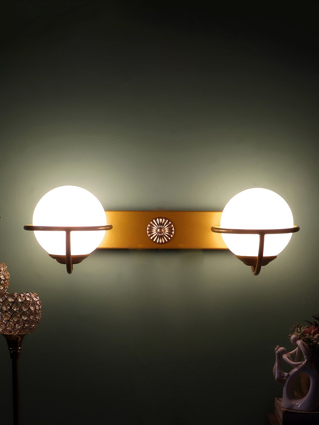 decorativeray Gold Toned & White Spherical Metal Wall Lamp-picture-38