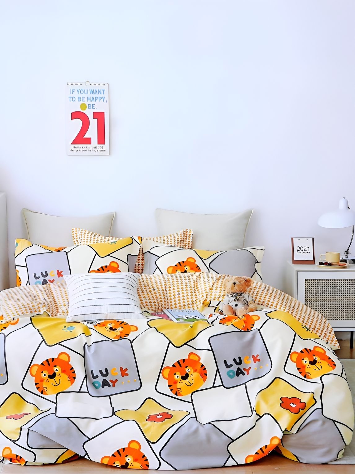 Innovative Edge Yellow Cotton 160 TC King Bedsheet with 2 Pillow Covers-picture-39