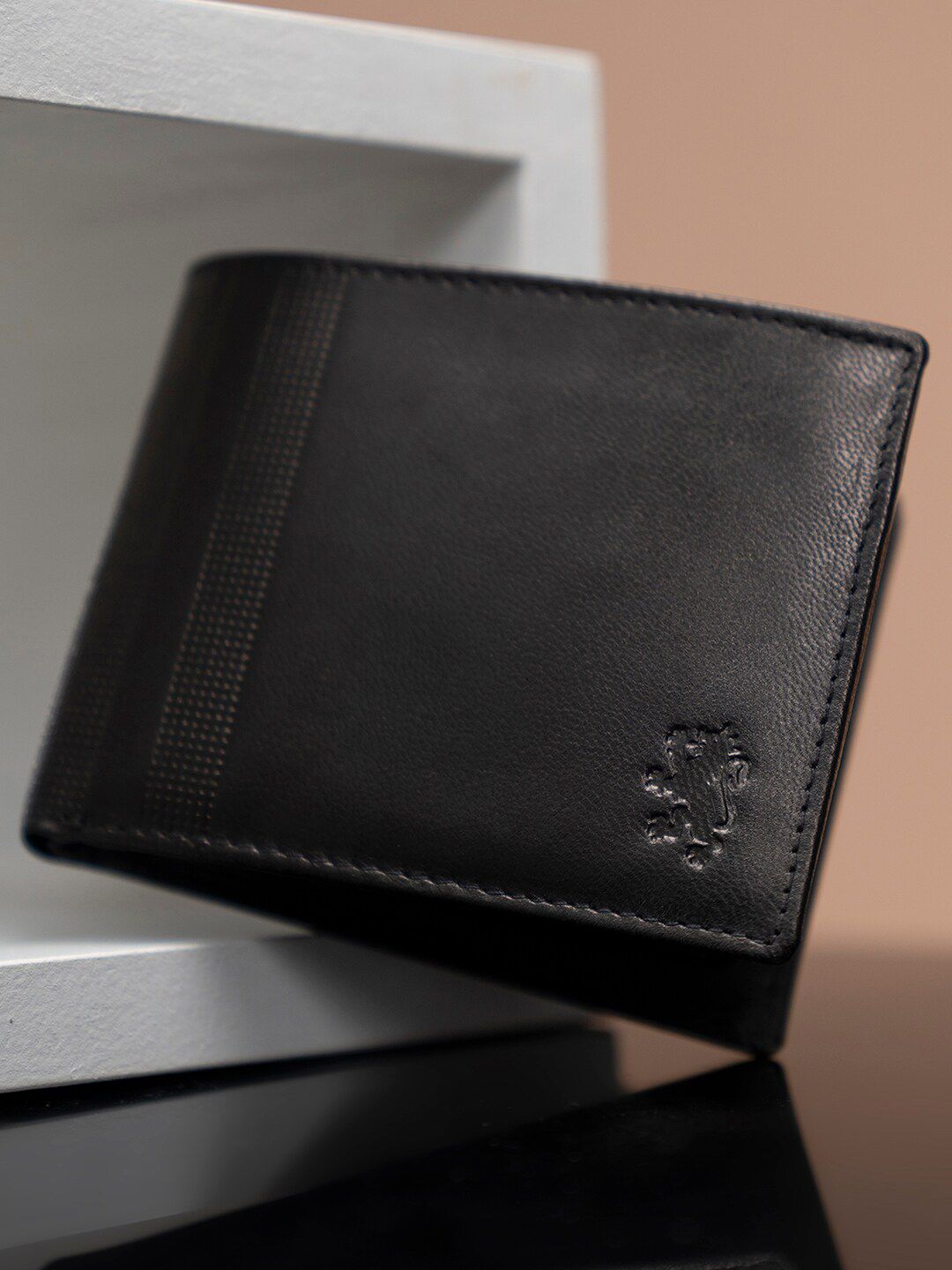 Red Tape Men Leather Two Fold Wallet-picture-43