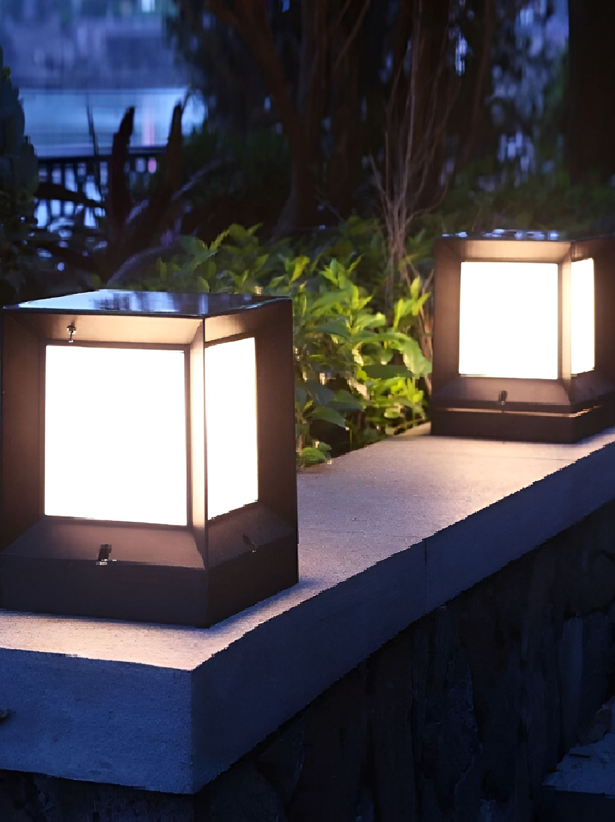 Areezo 2-pcs Black & White Outdoor Gate Lamps-picture-35