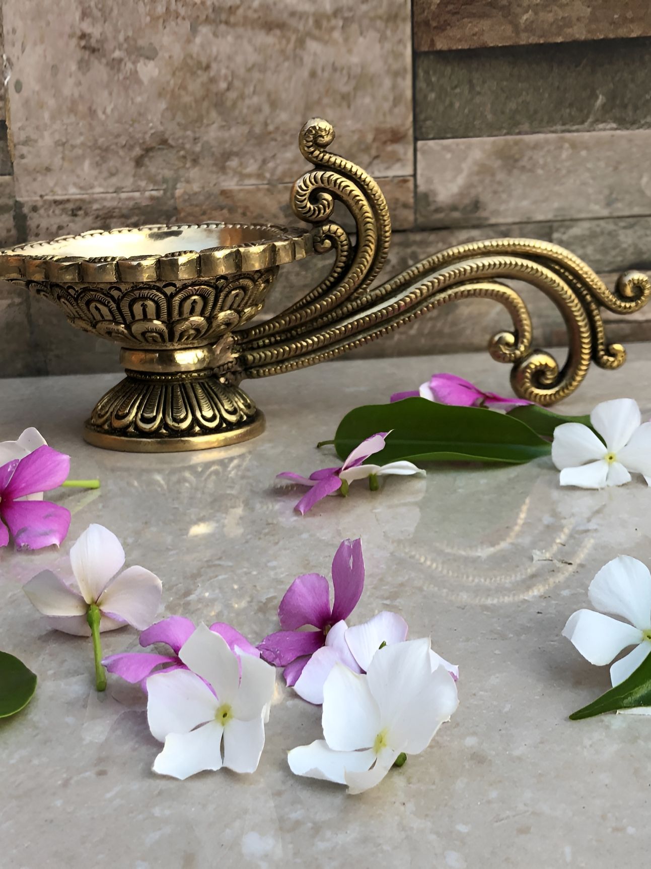 Aakrati Brass Table Diya With Handle-picture-24