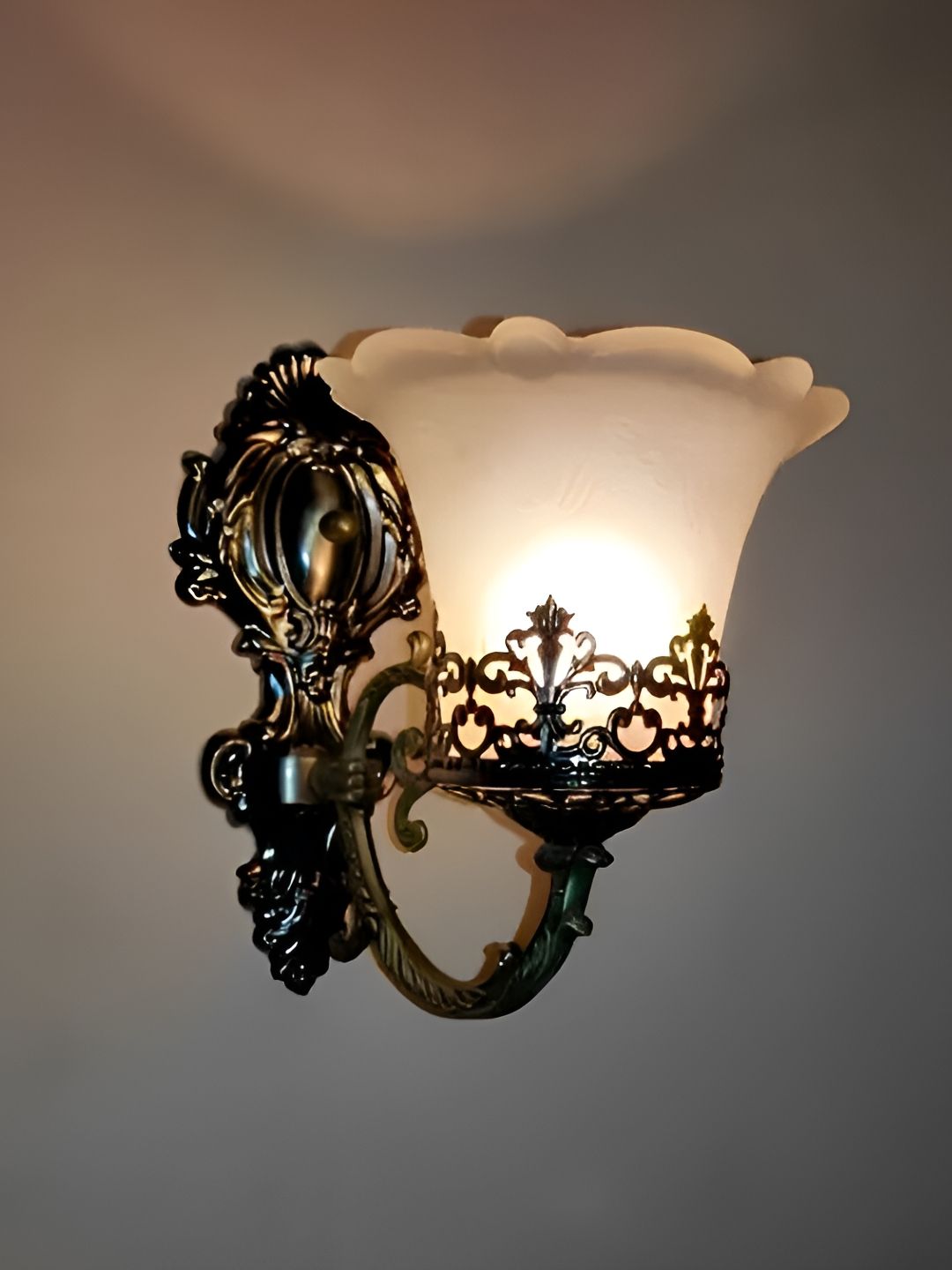 Whiteray Gold-Toned & Black Textured Metal Traditional Abstract Shaped Shaped Wall Lamp-picture-29